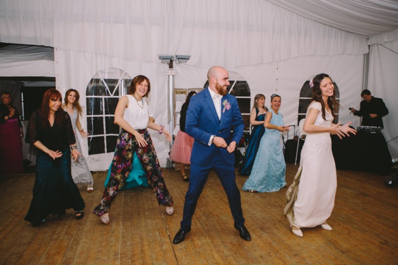 invitados-boda-bailando